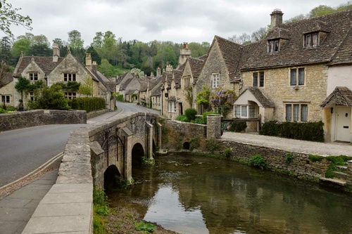 Vliesová fototapeta Cotswoldská vesnička 375 x 250 cm