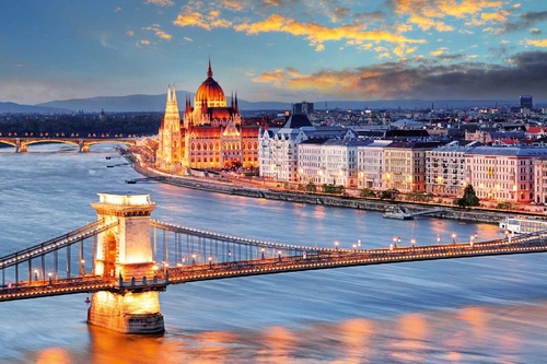 Vliesová fototapeta Budapešťský řetězový most 375 x 250 cm
