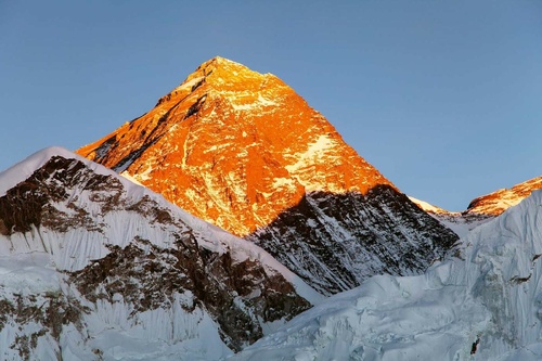 Vliesová fototapeta Večerní pohled na Mount Everest 375 x 250 cm
